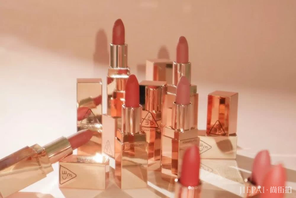 国货越来越会玩了!“发财”眼影和口红你见过吗?