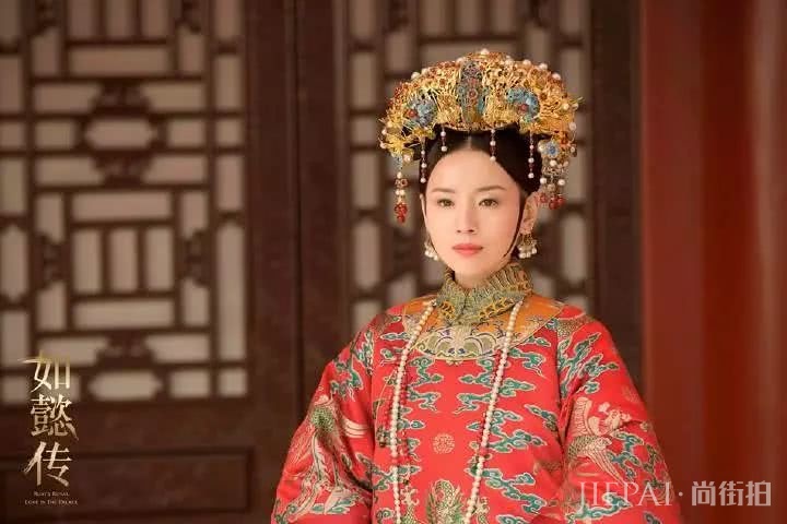 化身职场精英的董洁，靠什么秘籍保持自己不变的年轻美肌？