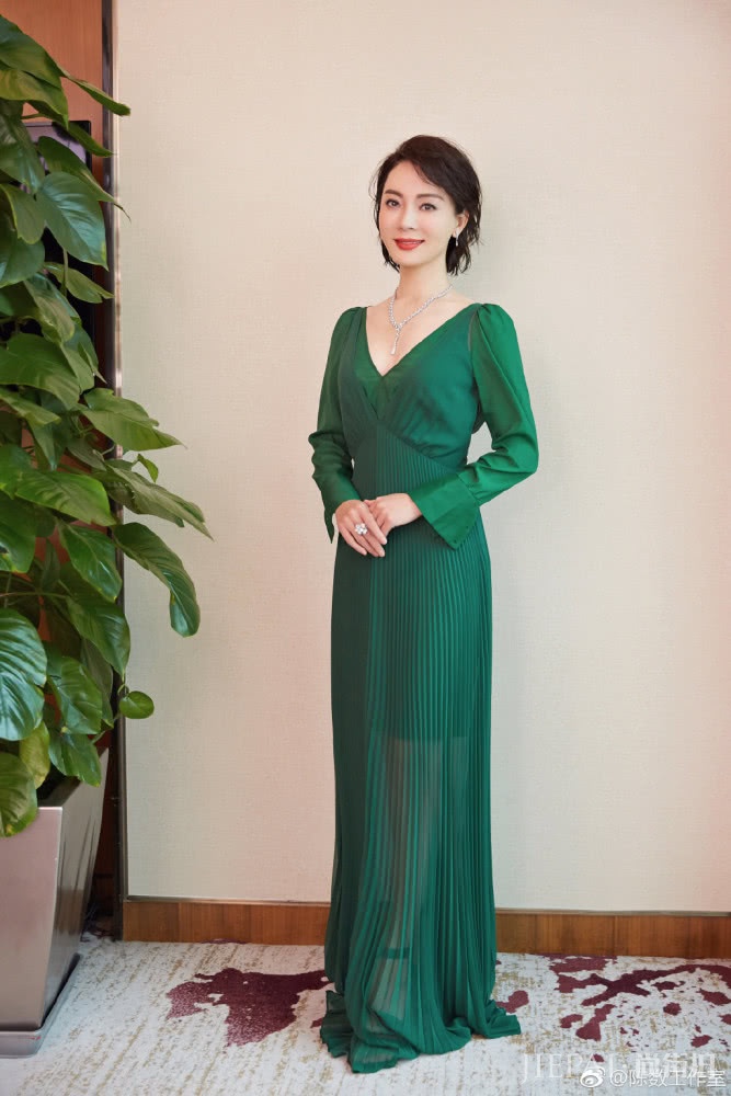 陈数剪摩卡波波头实力减龄,看起来如同20岁少女一样