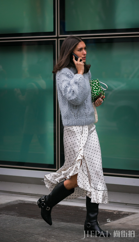 针织衫配什么裙子 亮色甜美优雅就要随心所欲