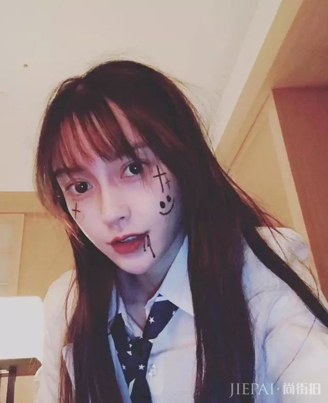 杨颖印花毛衣+双马尾清新减龄,好可爱