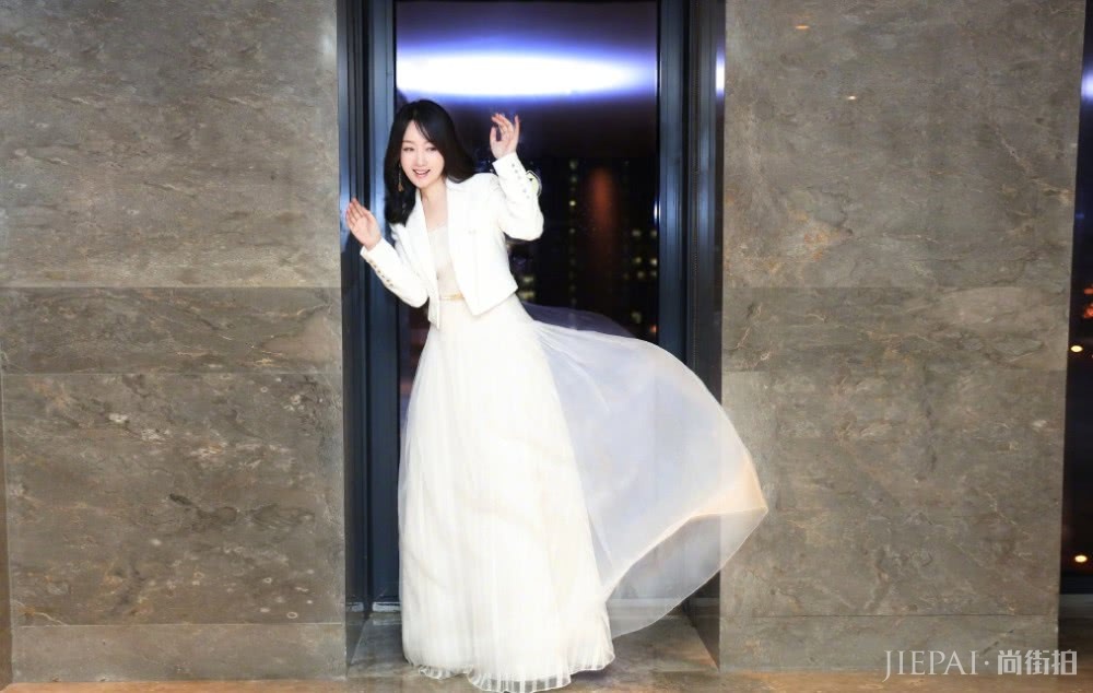 杨钰莹阔腿裤小短靴身高穿出了175的气场