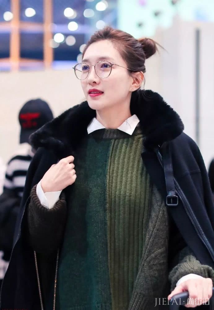 何穗戚薇示范穿羽绒皮草不臃肿