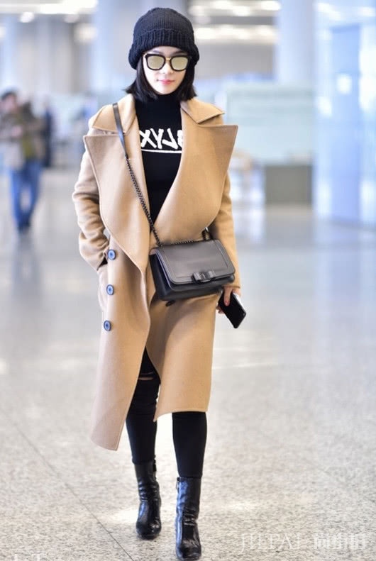 冬天怎么穿衣有气质？用驼色大衣轻松搭出气质风格