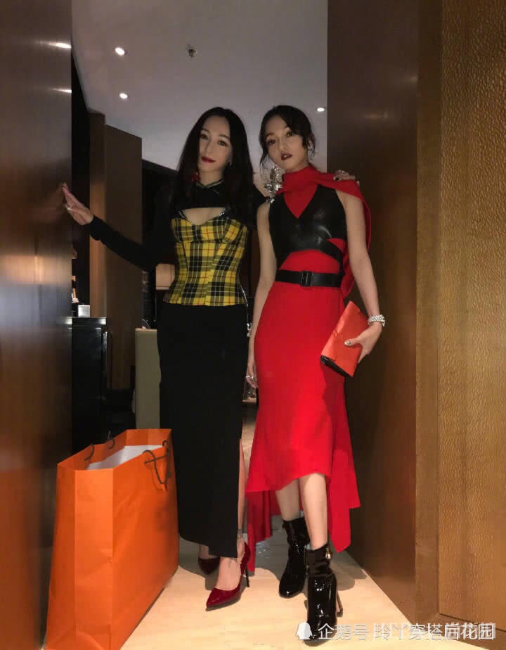 张韶涵同框阿娇很是温馨,身穿红裙实在太惊艳