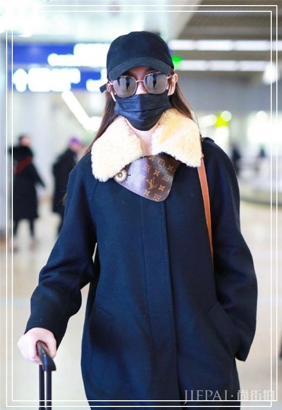 唐嫣婚后真奢侈!4万块大衣配2万块的包