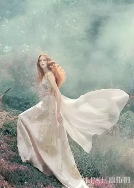 半个娱乐圈都在卷的爆火“仙女烫”发型，谁换谁美