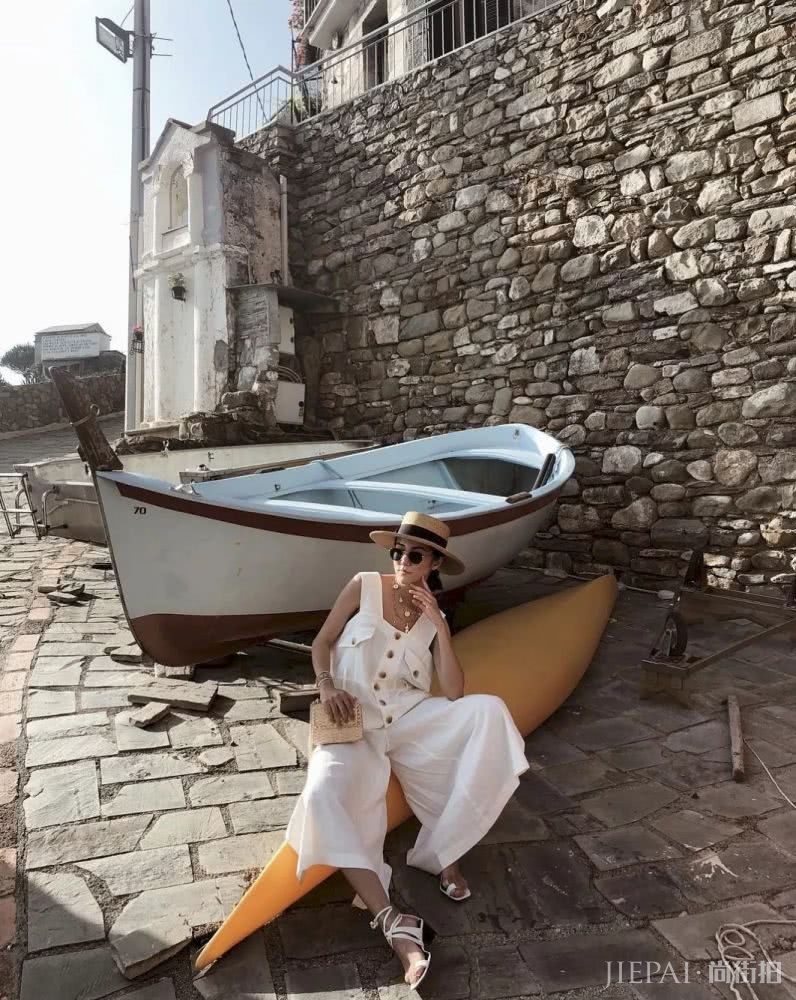 6个最火的拍照姿势，不修图也有大长腿！