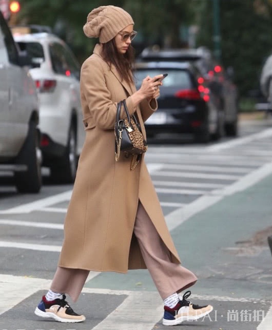 冬天怎么穿衣有气质？用驼色大衣轻松搭出气质风格