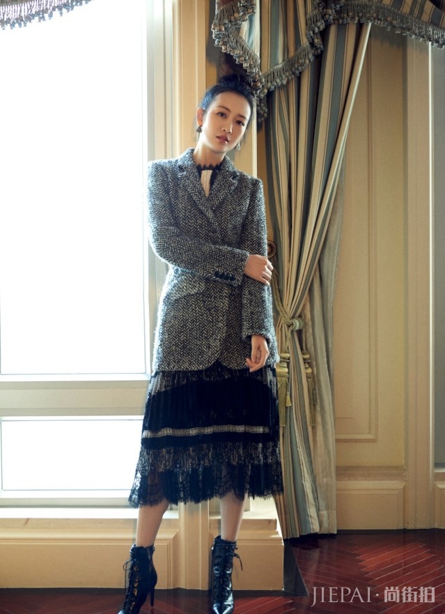 王鸥帅气干练,在戏外她的穿搭也是非常不错的