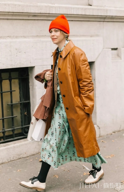 欧美街拍 秋冬种草酷感满满的皮衣,变身女王范