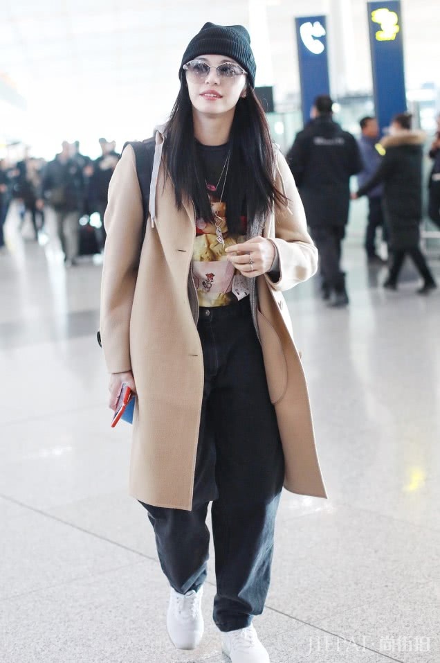 姚晨的“烟囱裤”超显瘦，130斤都可以不用怕！