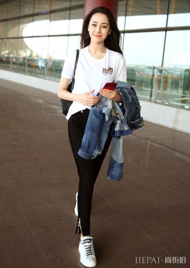 迪丽热巴穿开叉的“树杈裤”,超显腿长的!