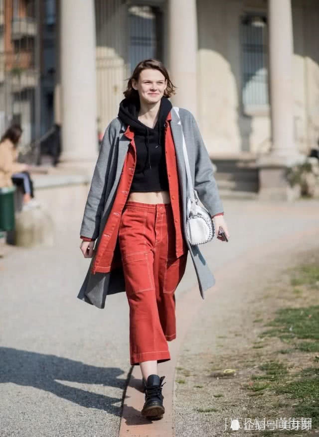 冬季叠穿搭配怎样既不臃肿又好看？像她们这样内搭就很好