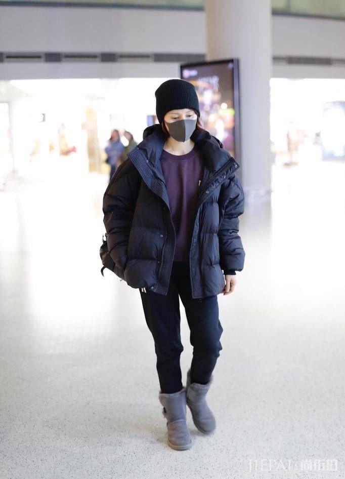 学袁泉两套短款面包服这样搭,轻松告别臃肿感