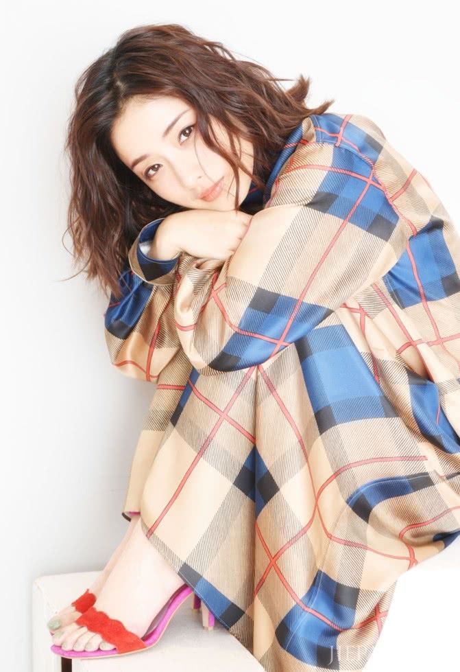 石原里美穿“僧袍”也能美到犯规,是仙女吧?