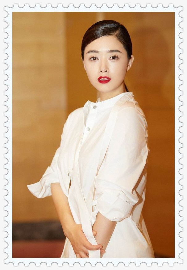 蒋欣拥有一张18岁的脸蛋,可这110斤身材太出戏了