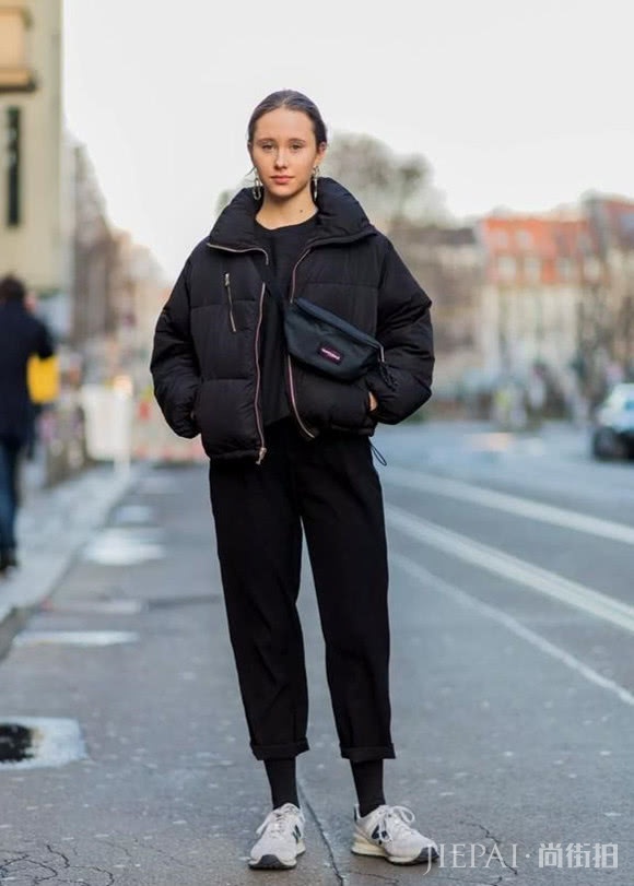羽绒服怎么穿更有范?看欧美街头女生搭配极简阔腿裤时尚感爆棚