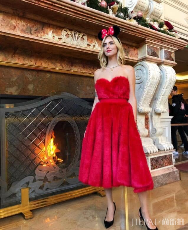 靠摄影师男友成就人生，被写进哈佛教科书，超励志的意大利时尚博主