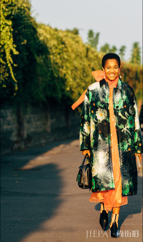 冬季绿色这样穿搭 严冬也会生机盎然