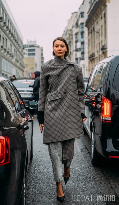 微胖穿什么大衣好?为你介绍优雅大气的衣服勾勒你的好身材