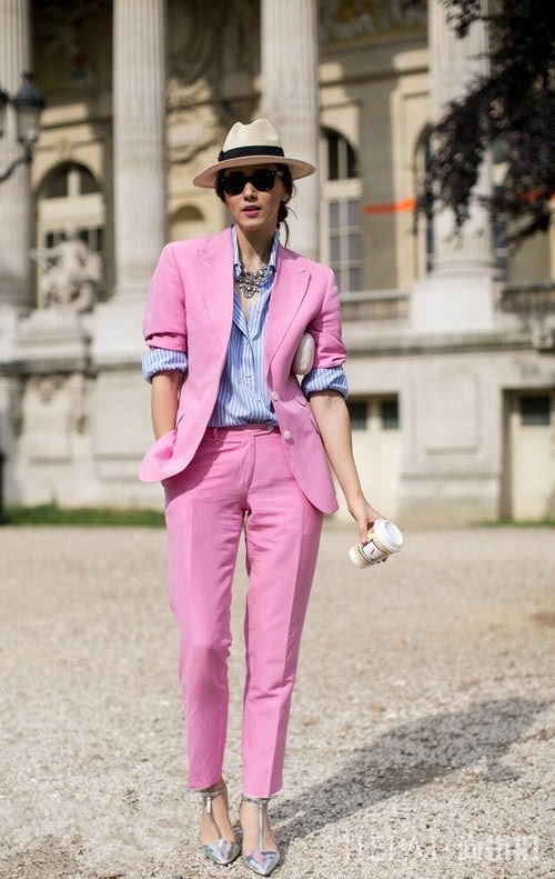 冬季枯燥乏味？干净清新的蓝色单品，穿出高格调