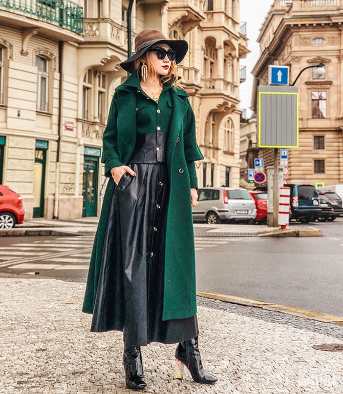 绿色大衣显白,具有青春活力