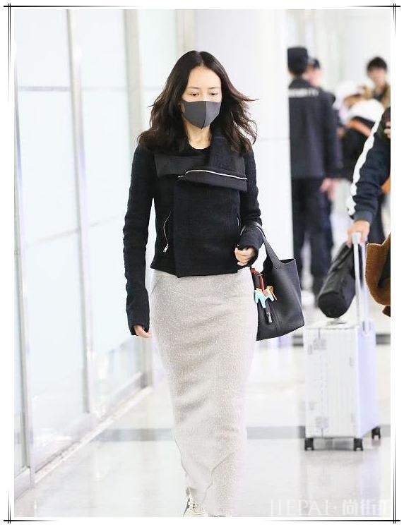 王鸥换新发型鱼尾包臂裙显女神身姿，御姐气质十足