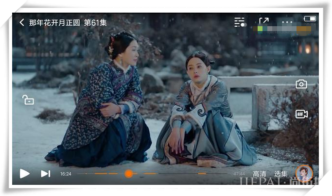 孙俪的“亚洲蹲”过时了，张嘉倪的“柱子坐”才流行，超级接地气