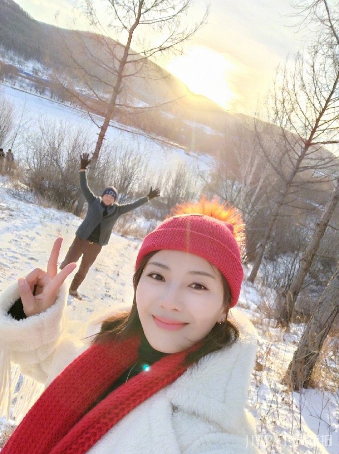 刘涛第1次尝试镂空透视装,美极了