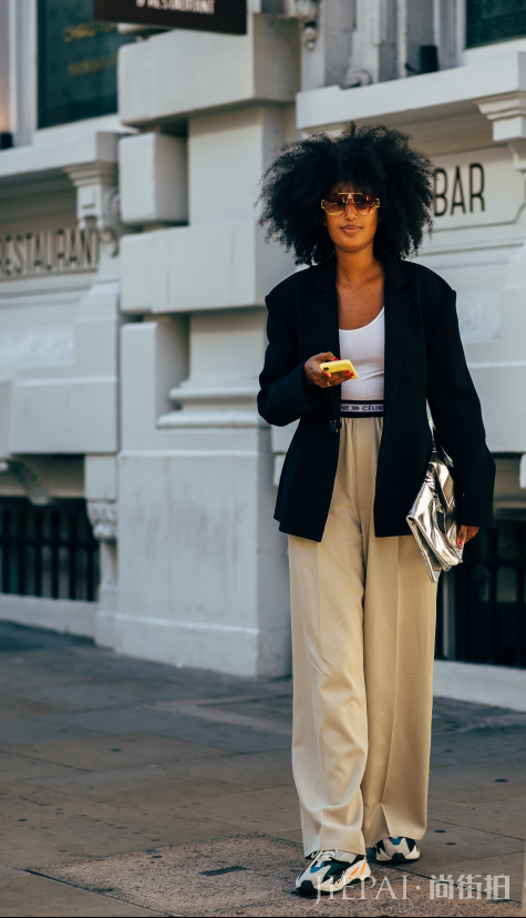 短款大衣怎么搭配 收腰拉长腿做精致小女人