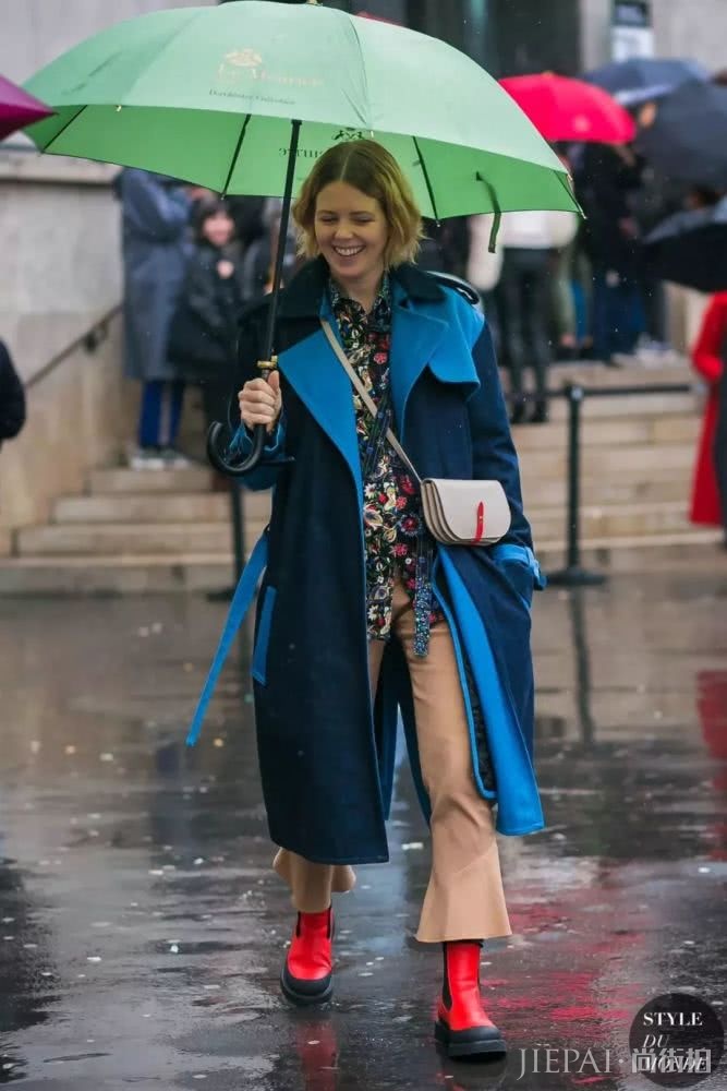 欧美街拍，九分裤这样搭不露脚踝也时髦保暖！