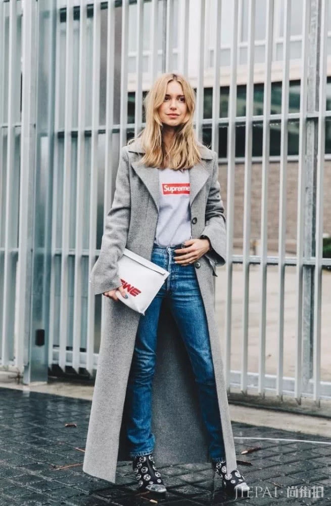 气场不够就用灰色大衣来凑，展现御姐成熟魅力