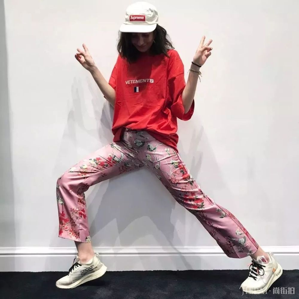 这位“人间香奈儿”玩儿起球鞋来真没男生什么事儿了