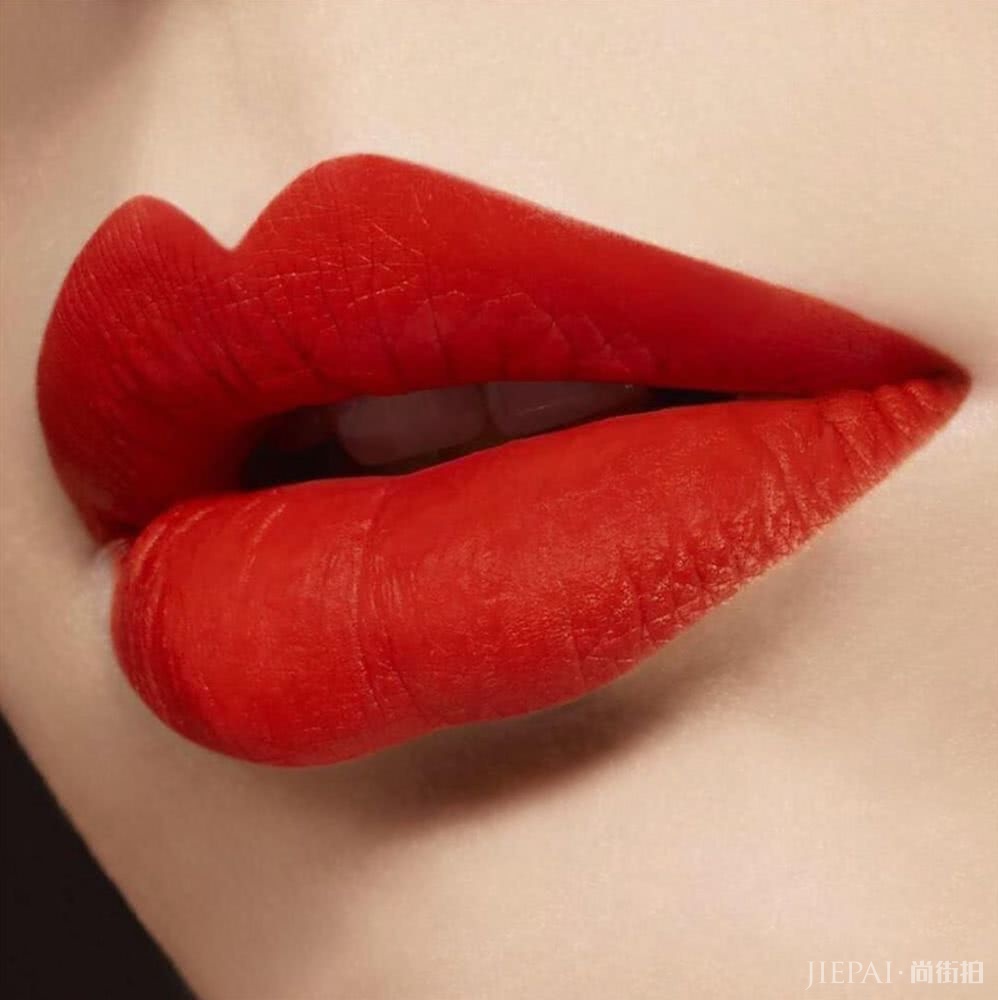 能穿高定“吸烟装”的口红,一看就知不简单