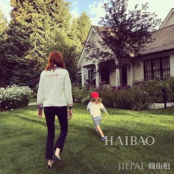 时尚编辑泰勒·托马西 (Taylor Tomasi) 精彩街拍集锦:最会“作妖”的女人,再浮夸的风格也能不抓马!