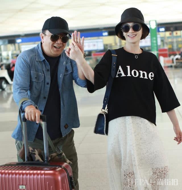 李小冉只不过剪了款短发，大妈变气质女神，惊艳不止一点点