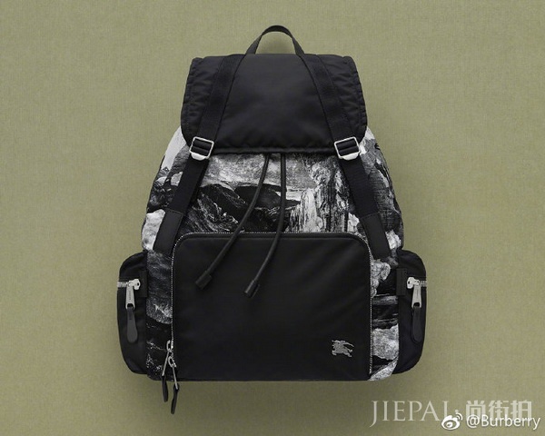 BurberryGifts摩登女士衣橱里的包包