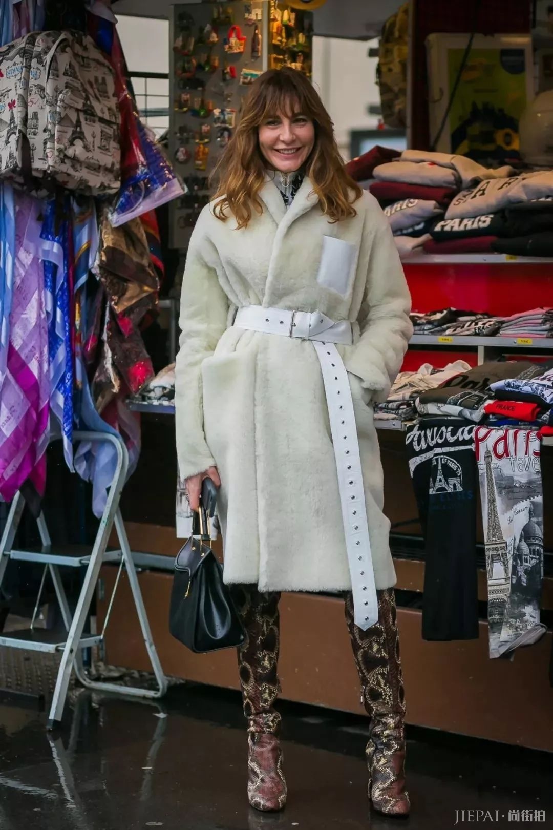 你需要一件温暖又时髦的毛绒外套