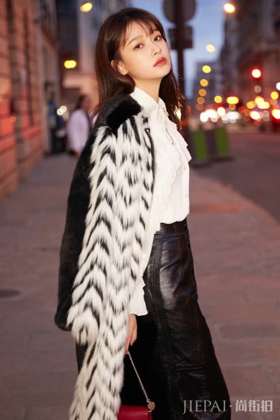 孙怡亮相机场,差点让人认不出来,脸到底怎么回事?产后后遗症吗