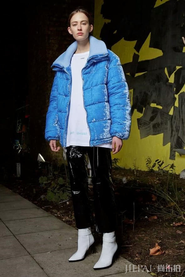 羽绒服怎么穿更有范?看欧美街头女生搭配极简阔腿裤时尚感爆棚