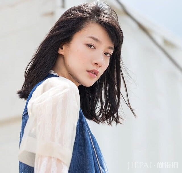 新晋香港宅男女神袁澧林,最近红遍ins。还是一位妥妥的广告女王!