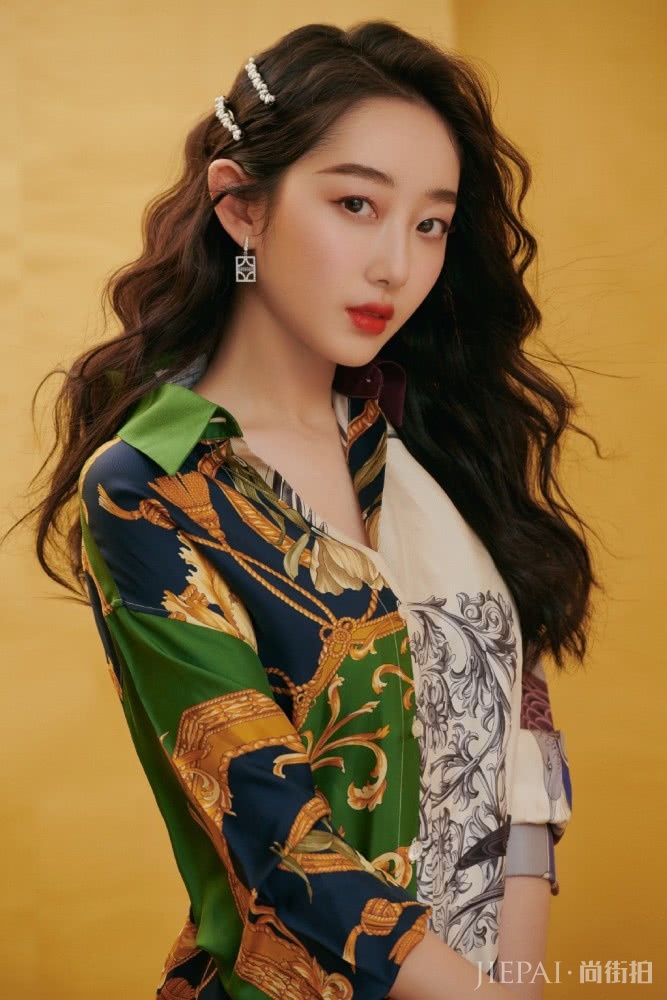 蒋梦婕无修图曝光,脸部僵硬白到发亮