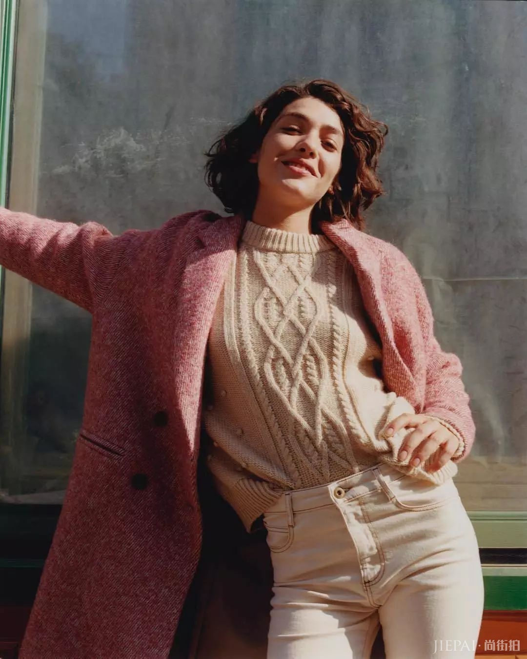 最值得投资的大衣除了黑驼灰，还有这两个色