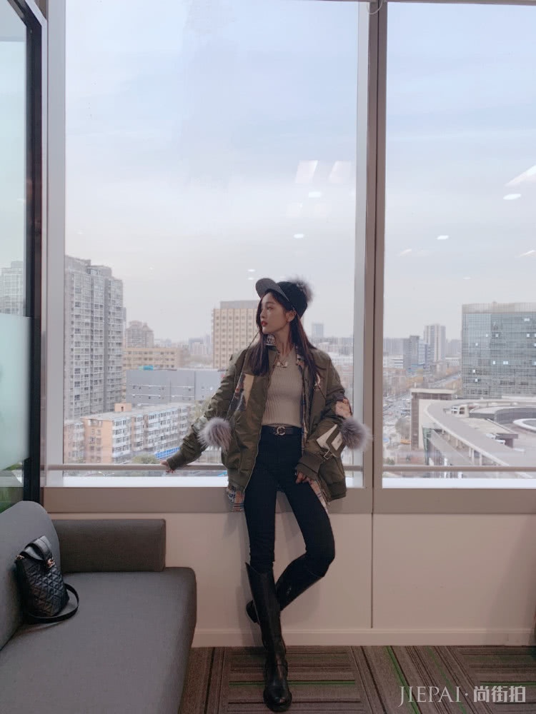 吴宣仪化浓妆太惊艳,口红性感爆棚!