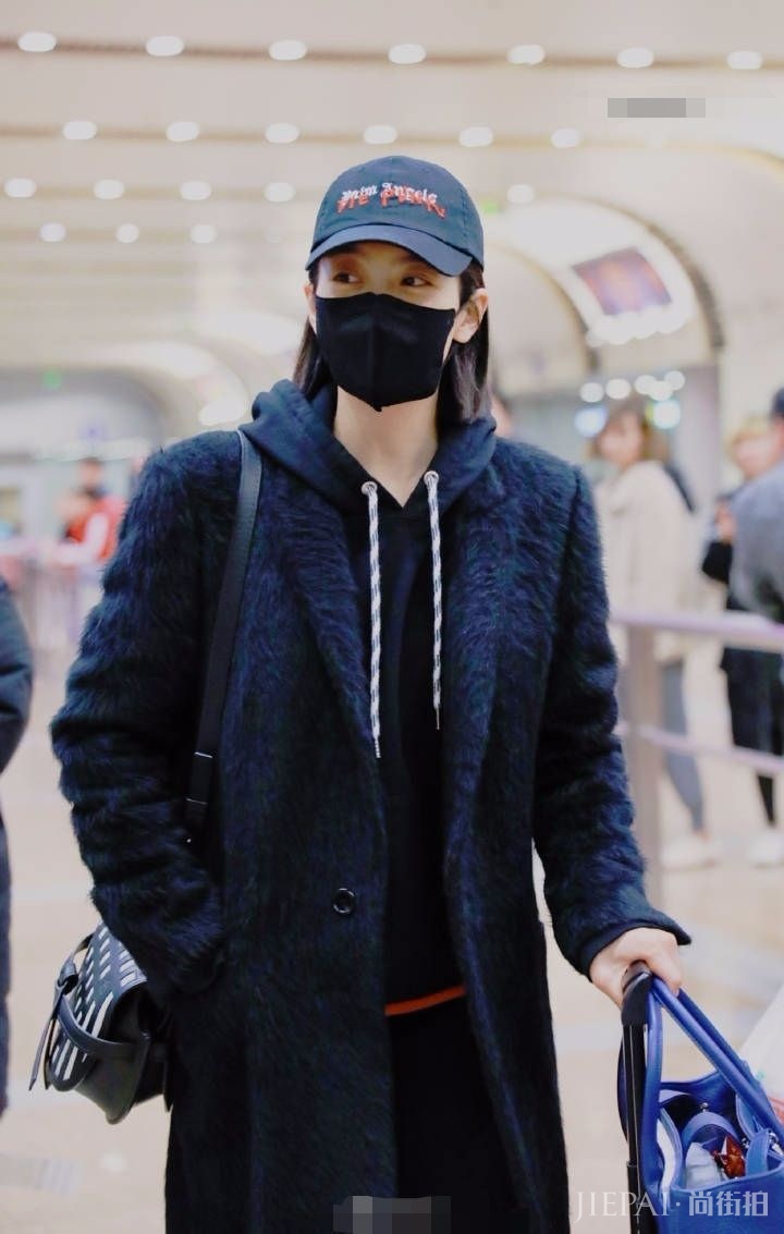 宋茜筷子腿大脚要穿42码的鞋吧!