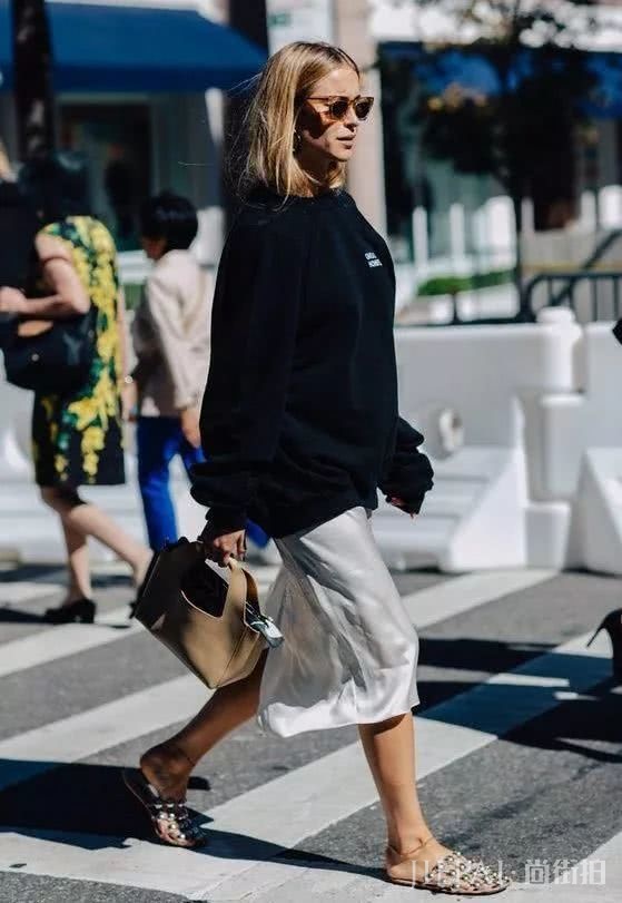 搭讪率100％，4个轻松赢很大的年末穿搭套路