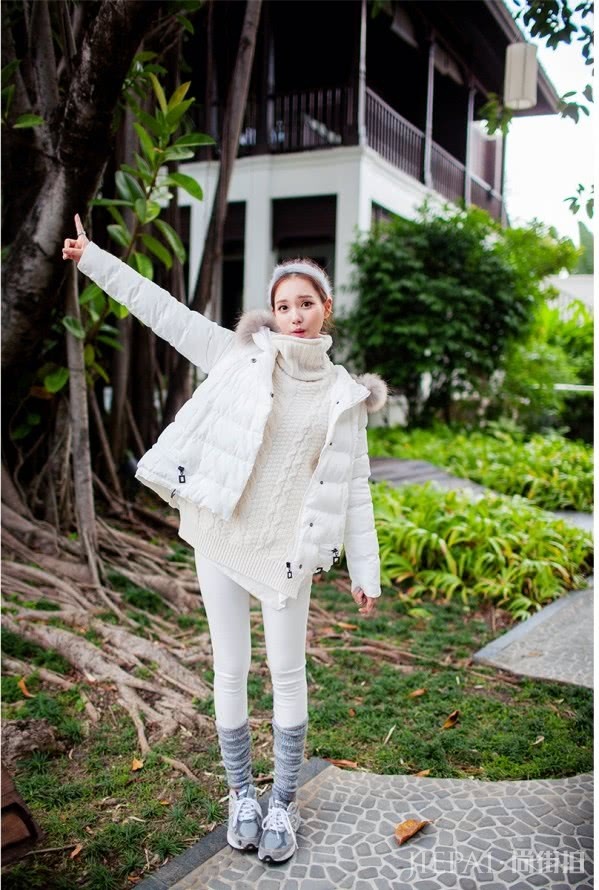 冬季羽绒服＋毛衣，靓丽又洒脱，轻松hold住冷空气