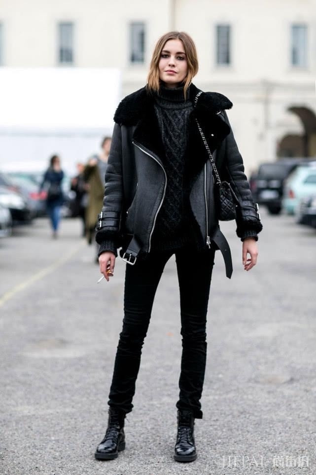 吴谨言穿黑色夹克扮酷,却掩饰不住她的可爱!