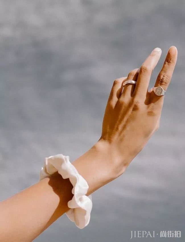 时尚圈太膨胀了吧 小时候1块钱的发圈现在卖到1000 凭什么